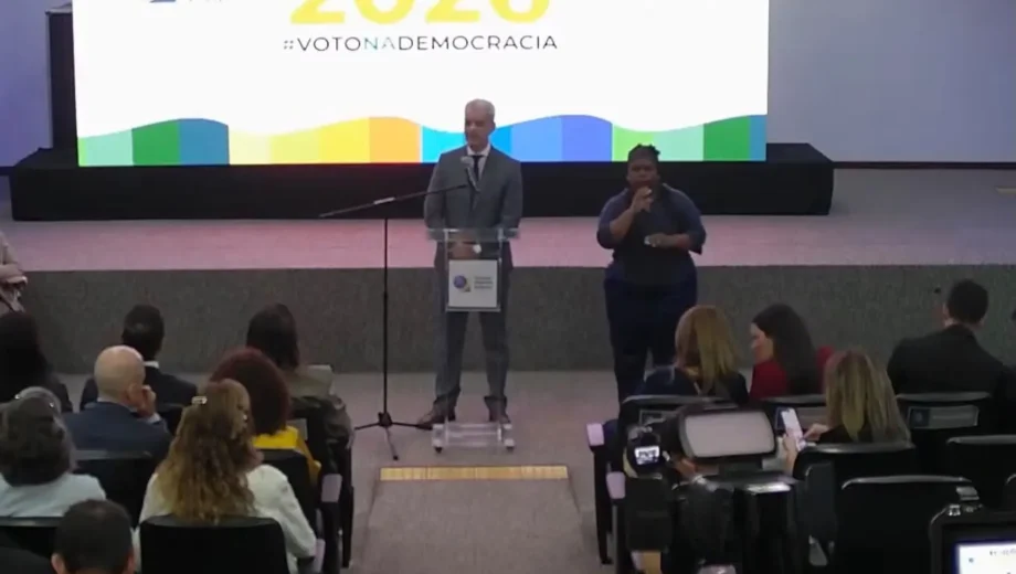 TRE-GO registra troca de 32 urnas eletrônicas durante votação em Goiás